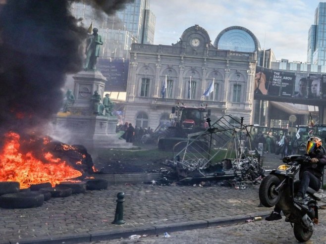 Brisel u plamenu: Poljoprivrednici izazvali haos