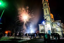 Poznato ko nastupa u Derventi