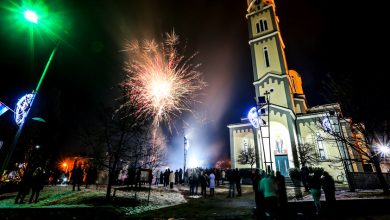 Poznato ko nastupa u Derventi