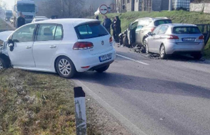 Troje povrijeđenih u saobraćajnoj nesreći u Doboju