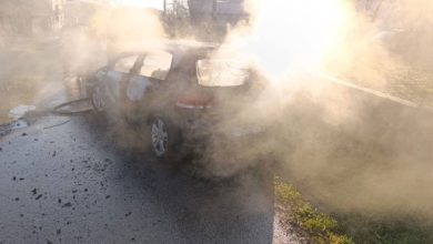 U Banjaluci gorjela dva automobila i vikendica