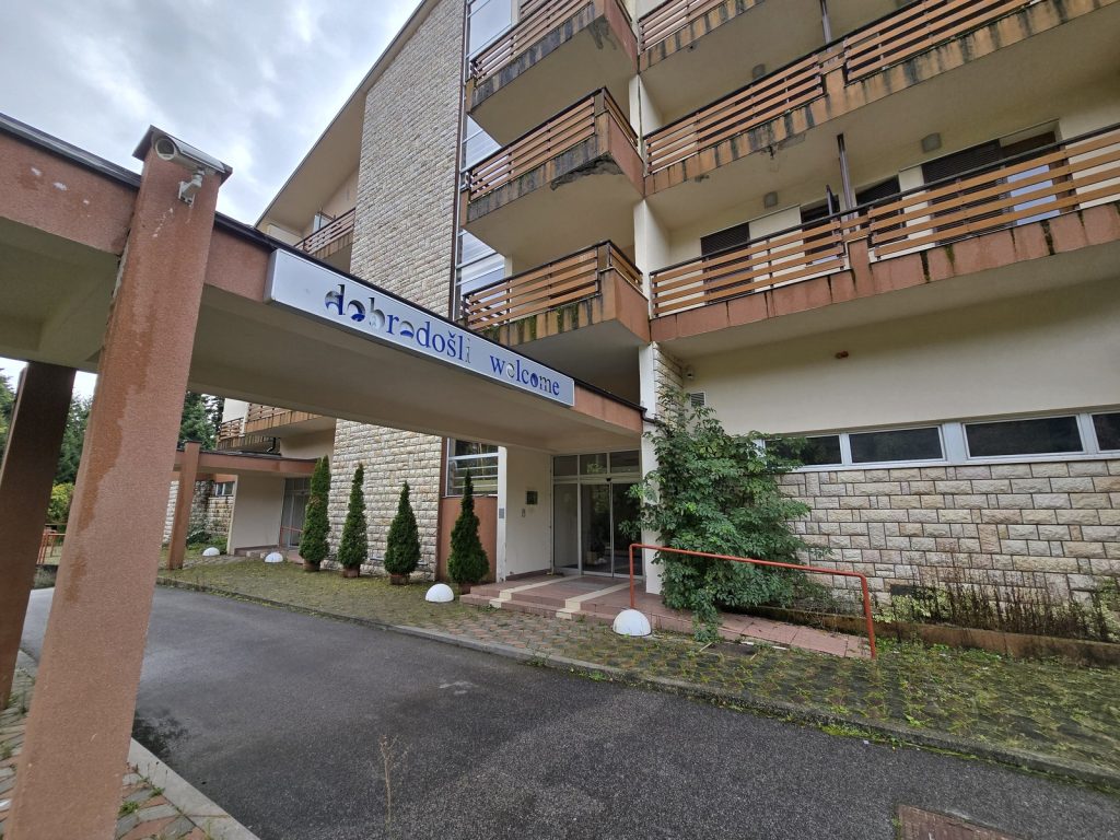 Minićeva Vlada pere ruke od „Monumenta“