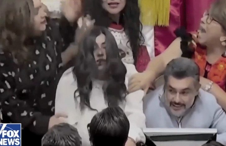 Poslanice se potukle i vukle za kosu u borbi za govornicu