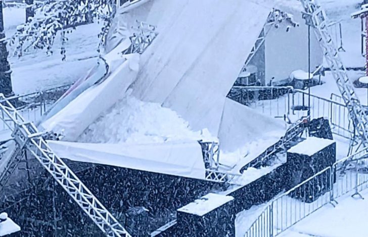 Srušila se pozornica postavljena za adventski program