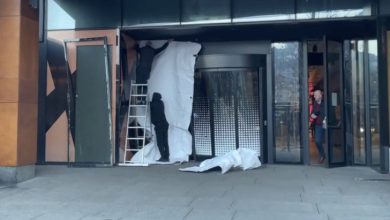 Pokušali automobilom da provale u tržni centar