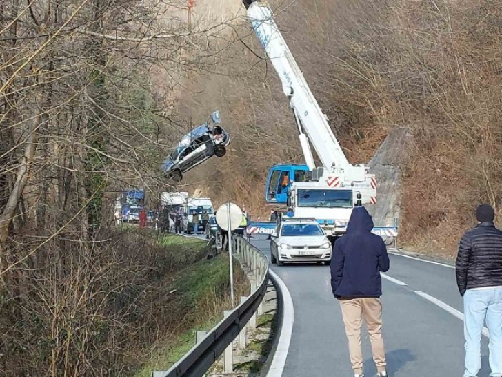 Saobraćajna nezgoda kod Jajca: Automobil izvučen iz rijeke