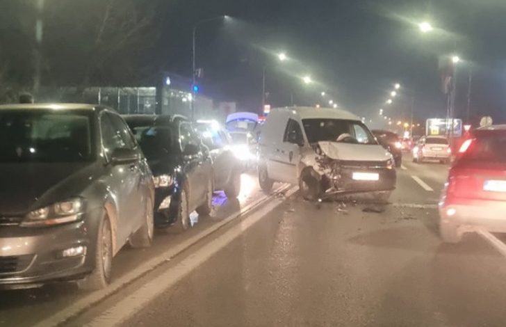 Saobraćajni kolaps: Lančani sudar na Tranzitu