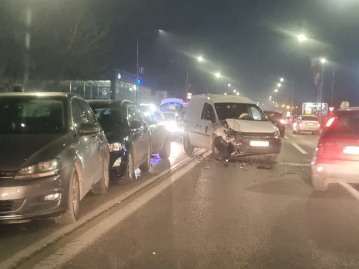 Saobraćajni kolaps: Lančani sudar na Tranzitu