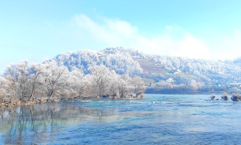 Obale Une pretvorene u zimsku razglednicu