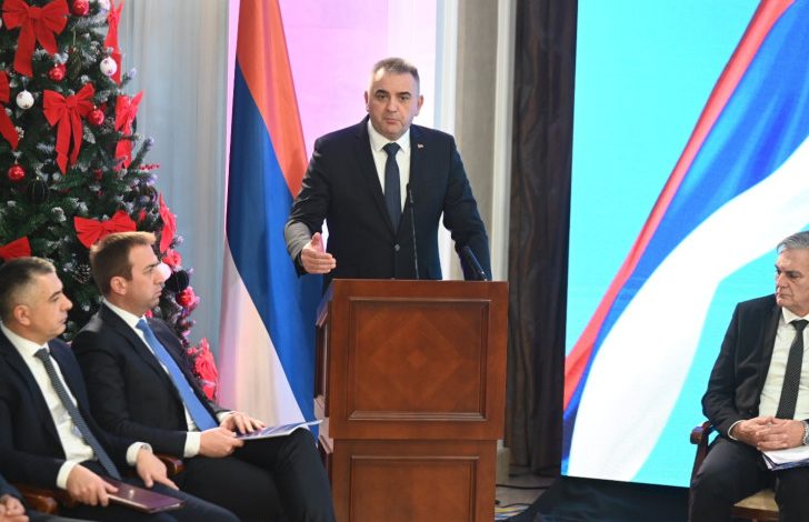 Vlada povećava minimalnu platu i uvodi novi praznik