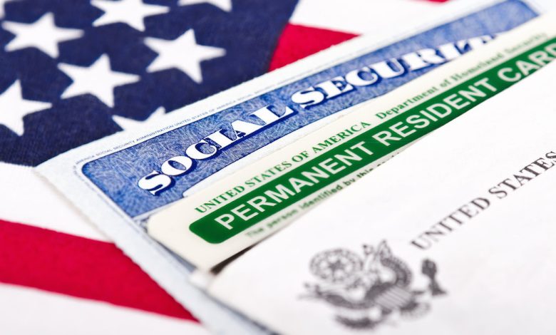 Tramp obustavlja program lutrije za zelene karte