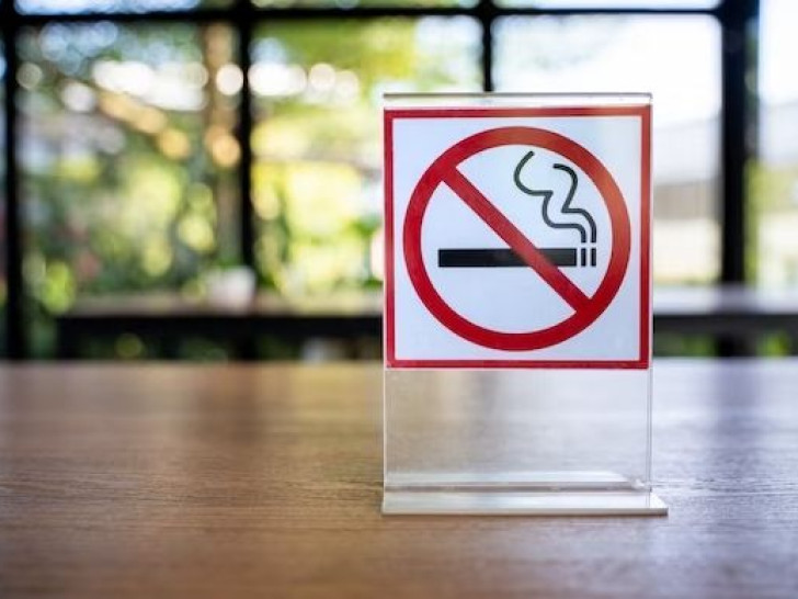 Usvojen zakon o zabrani pušenja