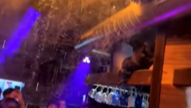 Dok je bar gorio, većina je snimala plamen i plesala