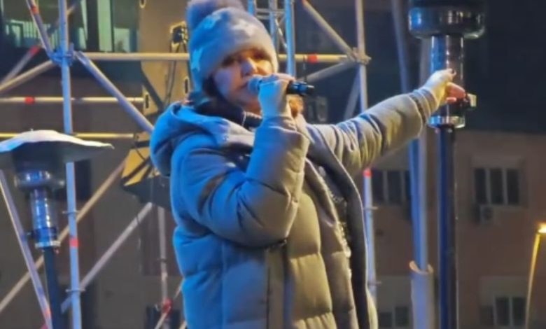 Anu Bekutu u Čačku gađali grudvama: "Sram vas bilo"