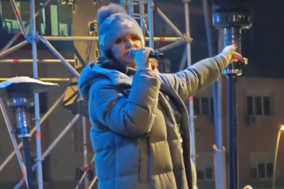 Anu Bekutu u Čačku gađali grudvama: "Sram vas bilo"