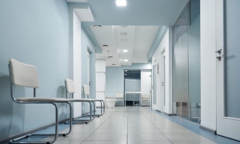 Preminulo dvogodišnje dijete pogođeno zalutalim metkom u Skoplju