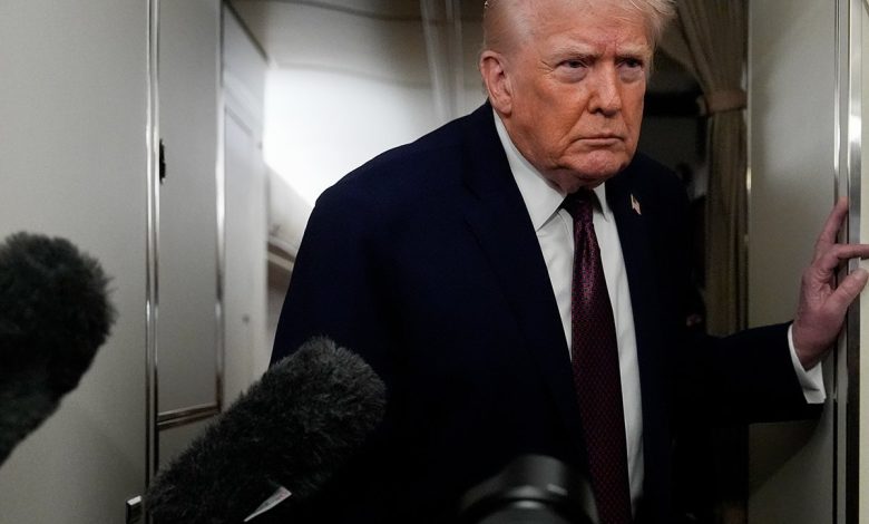 Bijela kuća objavila fotografijuTrampa uz mapu Grenlanda