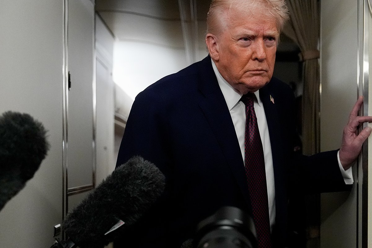 Bijela kuća objavila fotografijuTrampa uz mapu Grenlanda