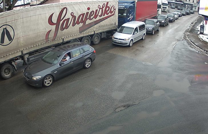 Gužva na dva granična prelaza