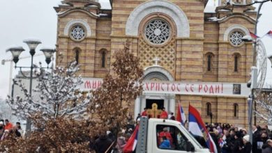 Ispred Hrama Hrista Spasitelja u Banjaluci dočekani badnjaci