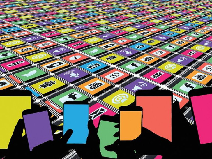 Gotovo pet miliona tinejdžera ostalo bez društvenih mreža