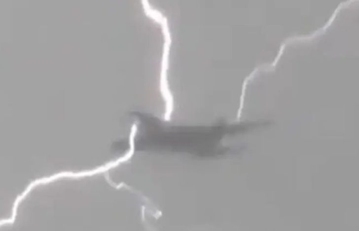 Grom pogodio avion sa košarkašima Makabija