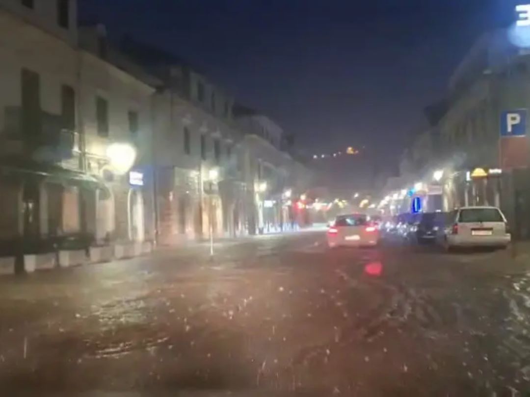 Jako nevrijeme u Trebinju: Ulice pod vodom, padao i grad