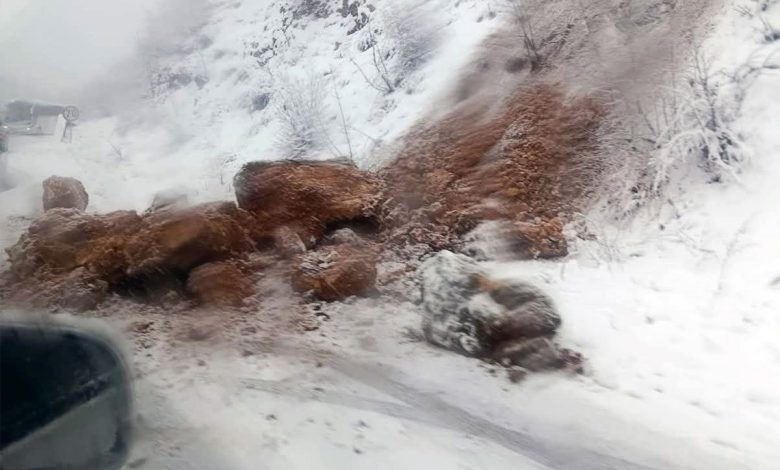 Stijena se obrušila na put Pale-Sarajevo