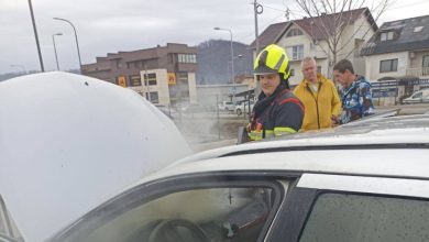 Gorio automobil na parkingu u Banjaluci
