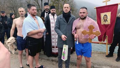 Aleksandar Radojičić prvi doplivao do Časnog krsta u Ribniku