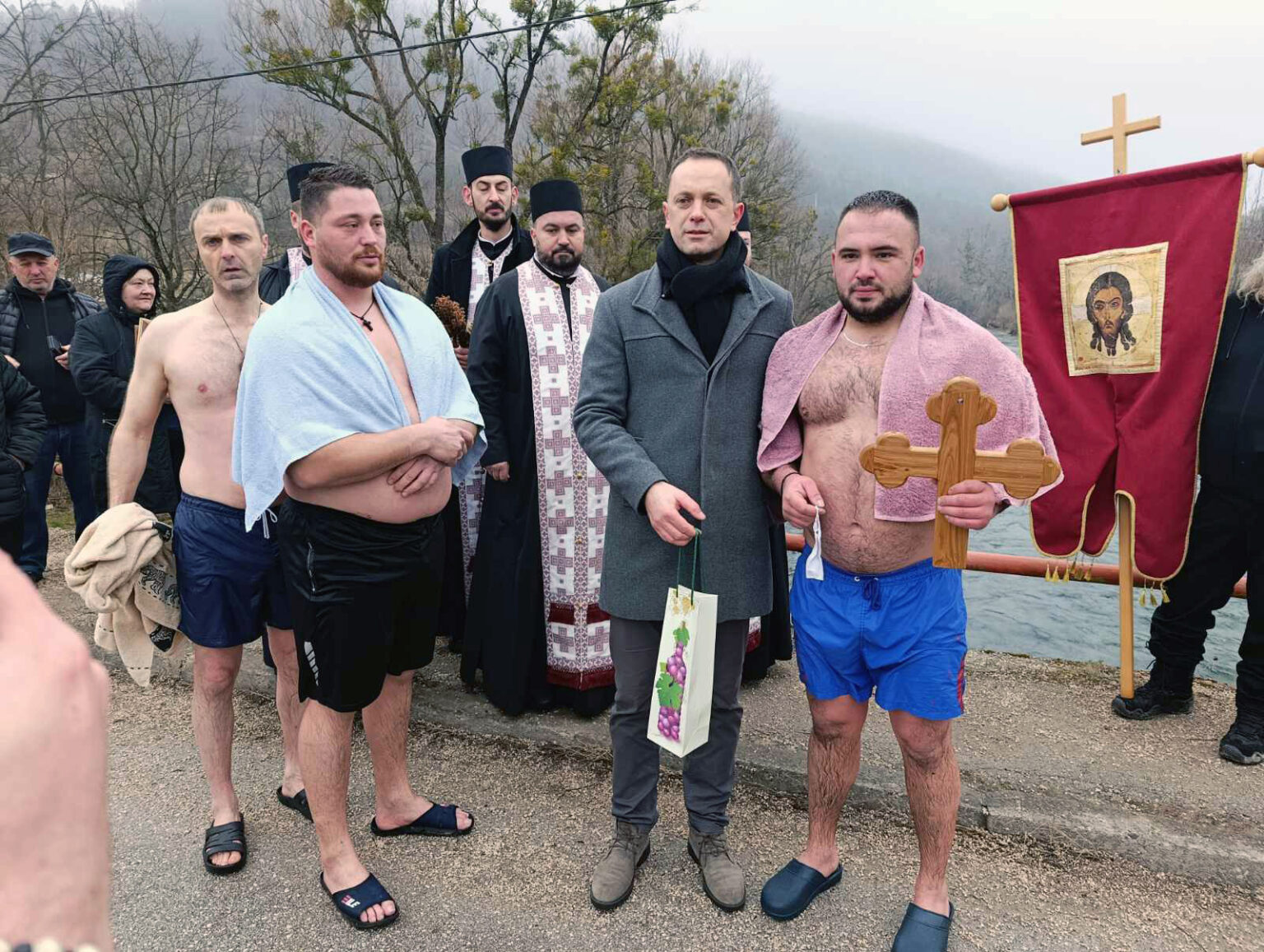 Aleksandar Radojičić prvi doplivao do Časnog krsta u Ribniku