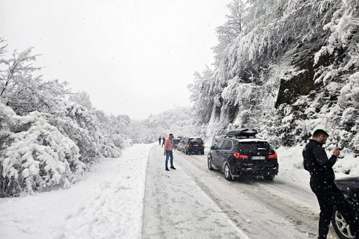 Kamioni napravili zastoj preko Romanije