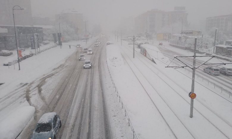 Sarajevo zavejano snijegom: Skijališta zatvorena