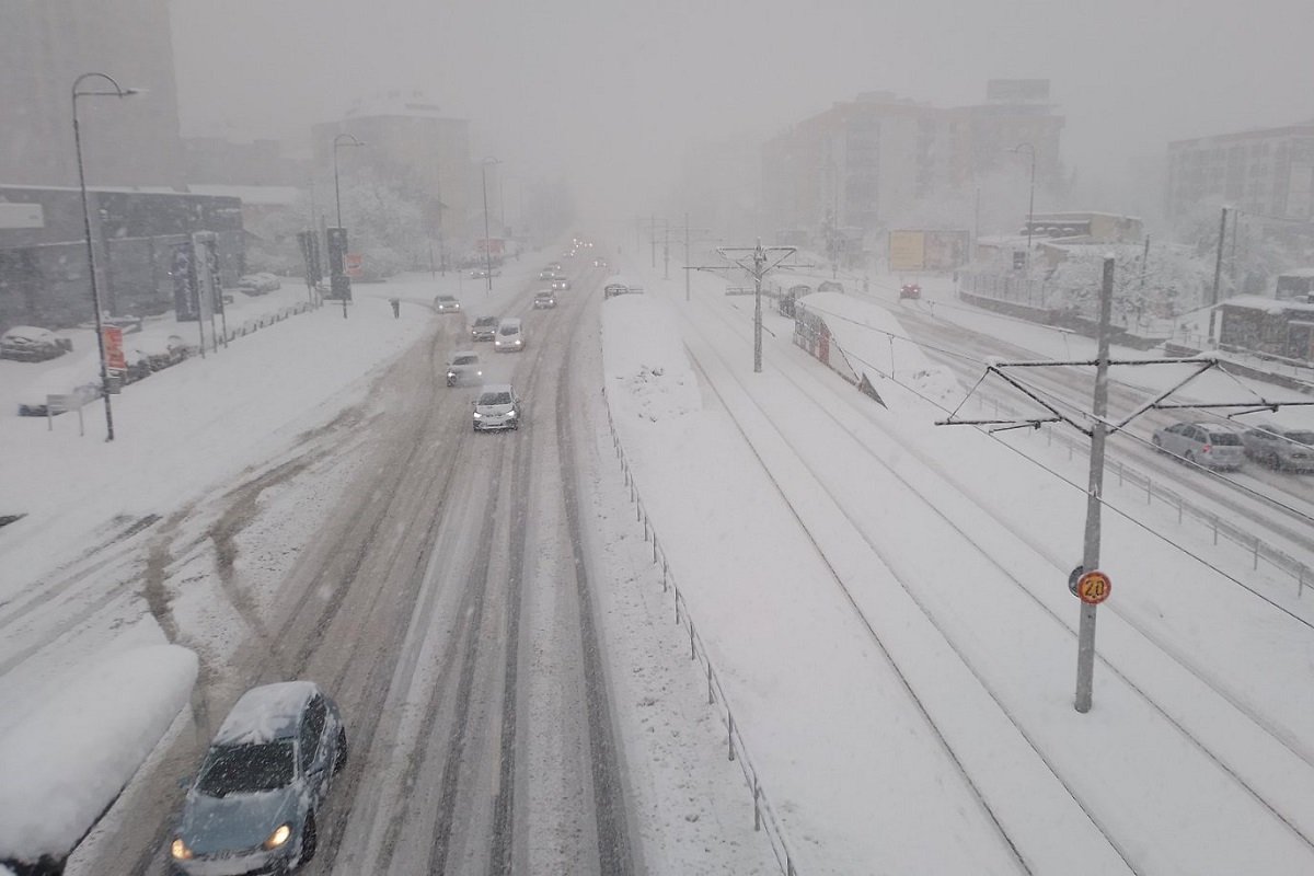 Sarajevo zavejano snijegom: Skijališta zatvorena