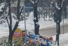 Grad okovan smećem i ledom