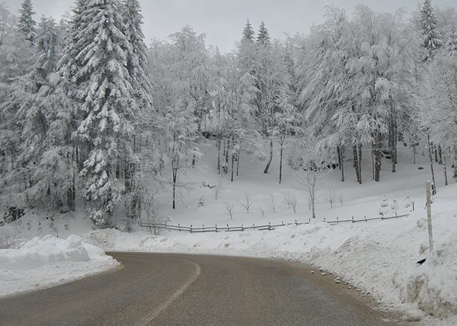 Putevi Srpske: Mehanizacija na terenu, ekipe spremne da intervenišu
