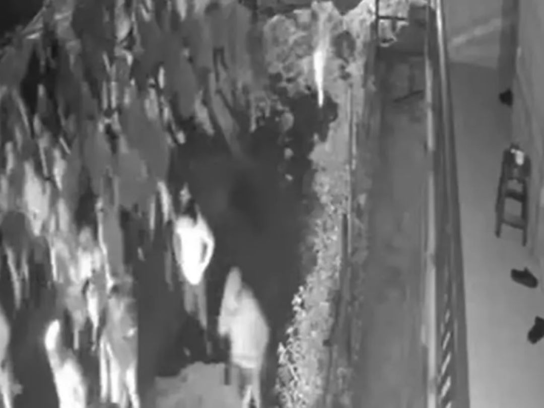 Jezivi snimak iz Tuzle: Torcida s palicama kreće na Delije