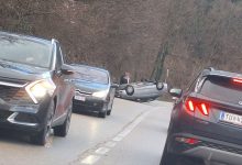 Udes kod Banjaluke, auto na krovu