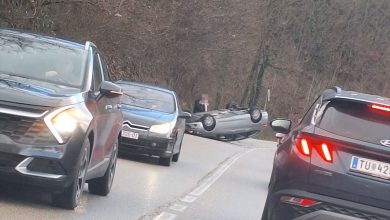 Udes kod Banjaluke, auto na krovu