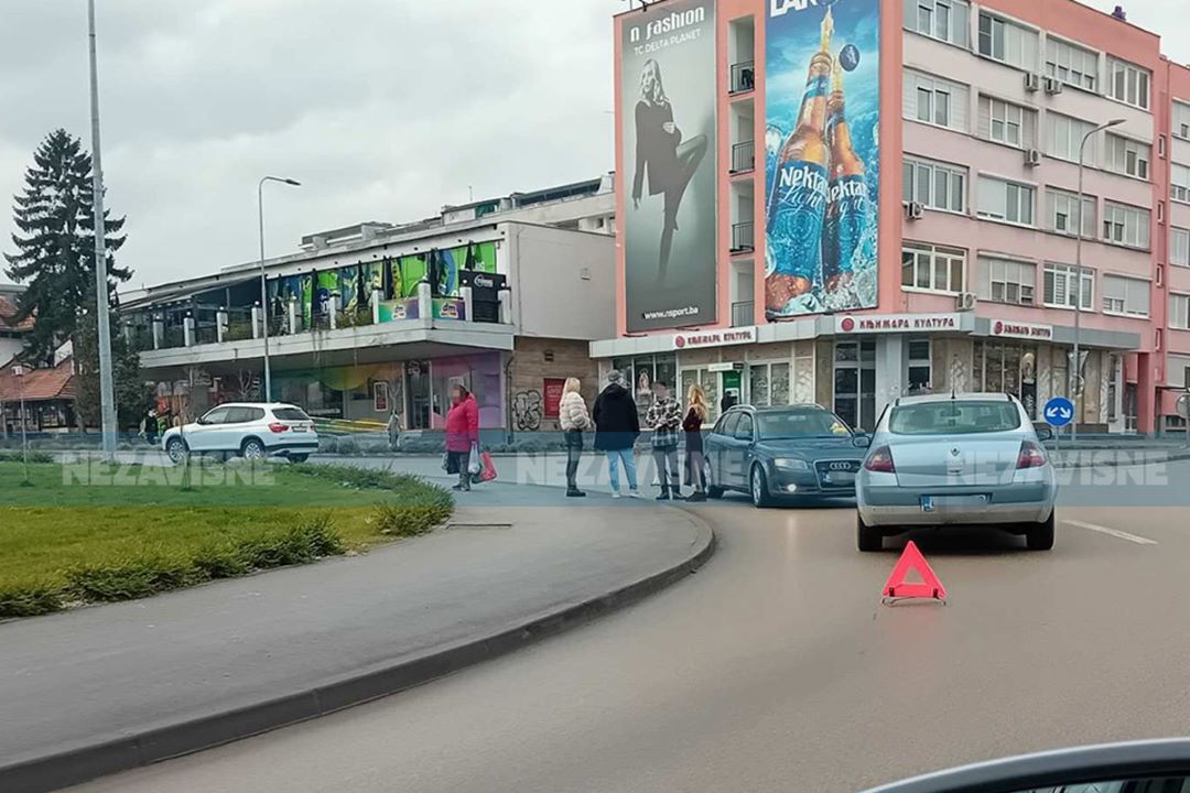 Udes u kružnom toku u centru Banjaluke