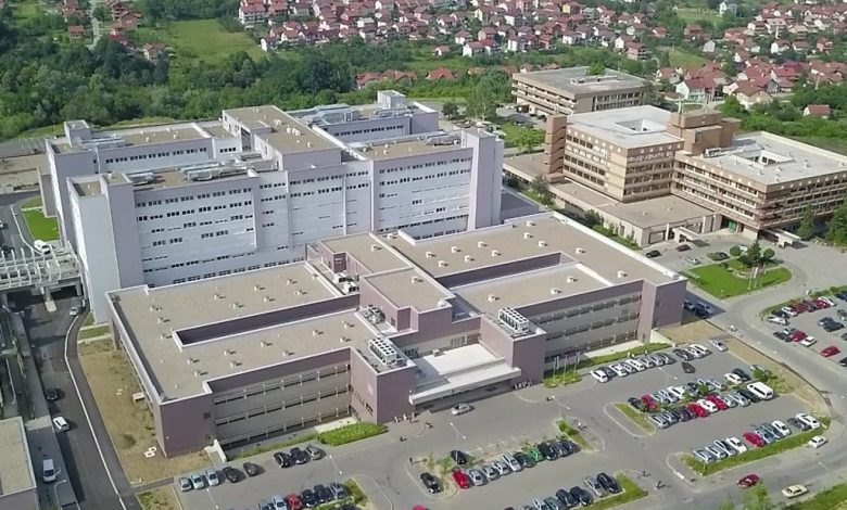 Povrijeđeni pješak priključen na aparat za mehaničku ventilaciju