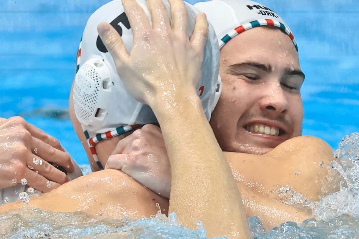Mađari srušili Savićevu Crnu Goru