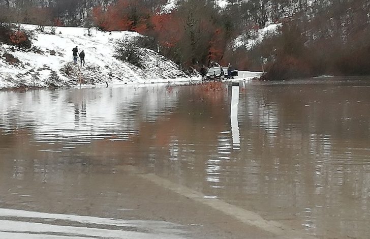 Izlila se Zalomka, prekinut saobraćaj između Nevesinja i Gacka
