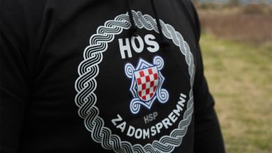 SIPA upala u kuću u Ljubuškom: Štampali majice sa znakom HOS-a