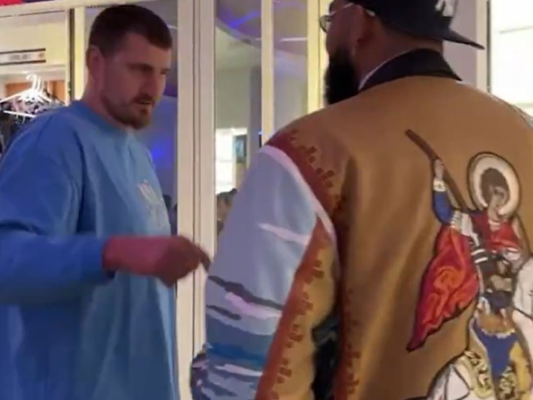 Jokić u nevjerici zbog Taunsove jakne: „Ovo je srpska stvar!“