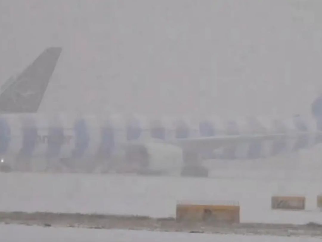 Snijeg paralisao aerodrom u Frankfurtu, otkazani letovi