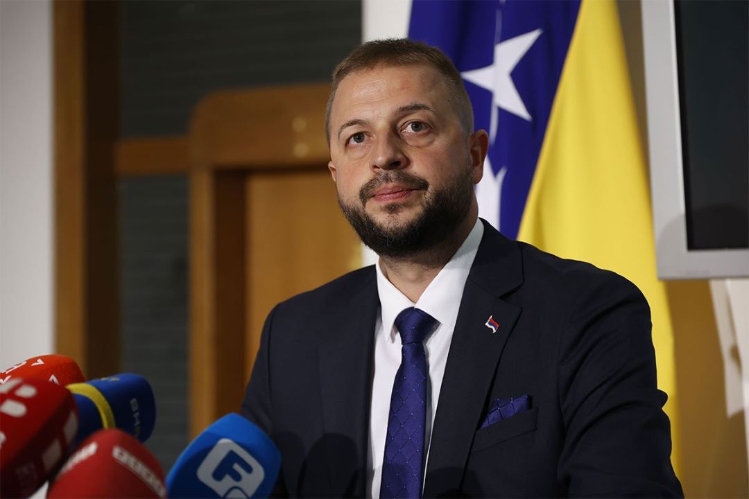 Nešković tvrdi: "SNSD je brutalno kupovao glasove"