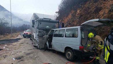 Nesreća na putu Sarajevo – Pale: Žena poginula, osam osoba povrijeđeno