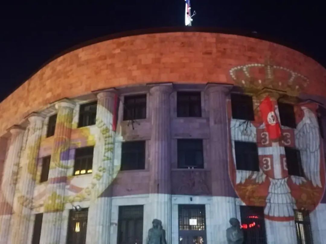 Palata Republike u bojama srpske zastave
