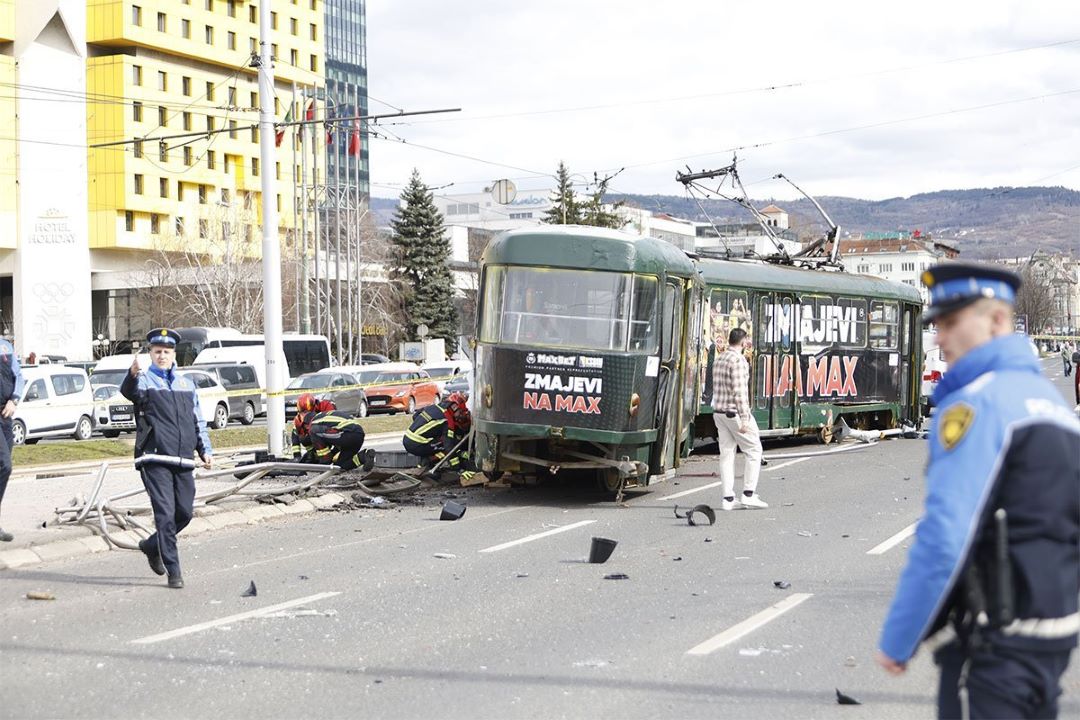 Svjedok užasne nesreće: Prije ulijetanja u krivinu vozač je mahao rukama